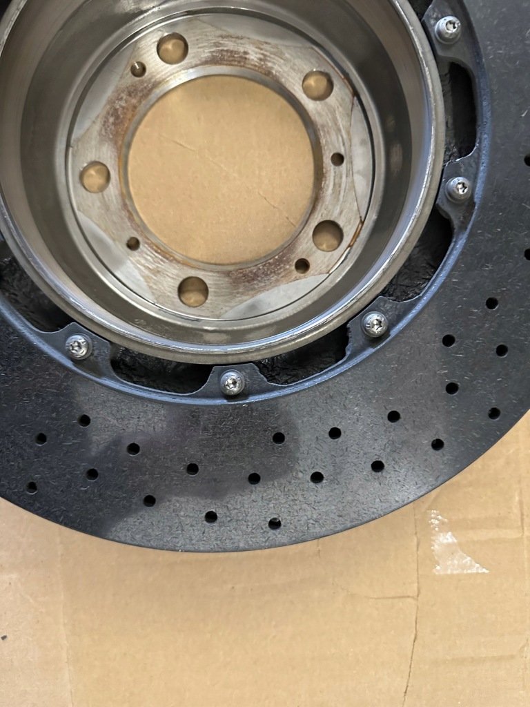 Диск тормозная керамическая левый задний  porsche 718 98135203101 98735203103 Цена