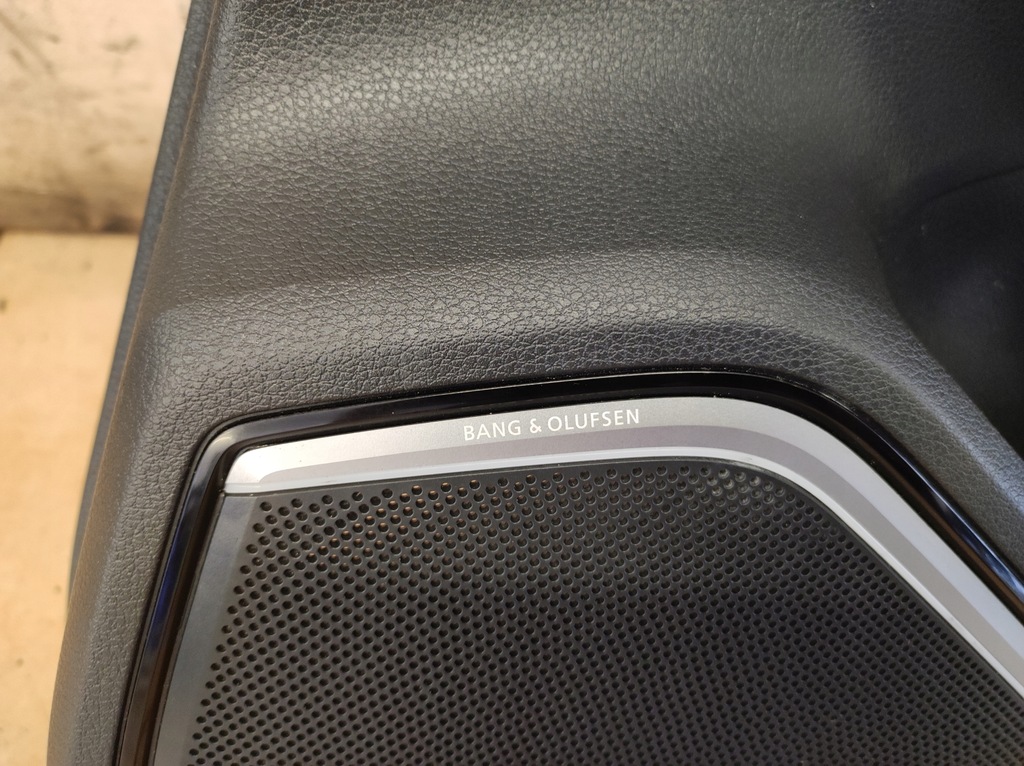 фото №5, Обшивка обивка дверь правый задняя audi a3 rs3 8v hb 5d alcantara