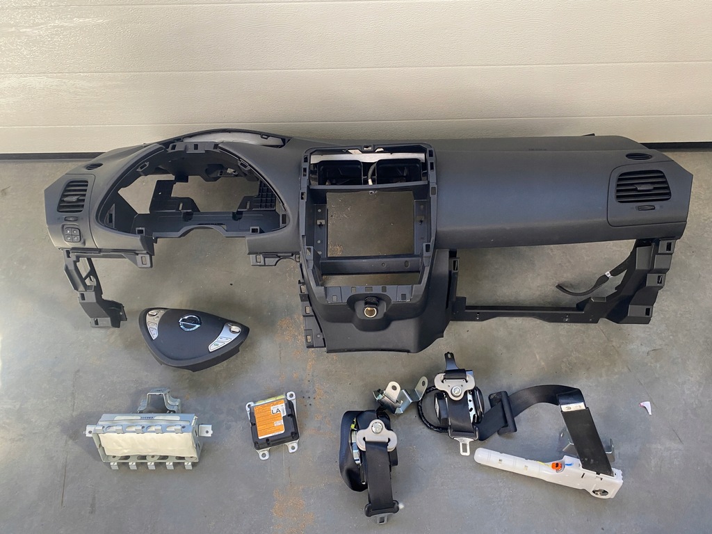 фото №1, Nissan leaf i консоль подушки безопасности ремни датчик