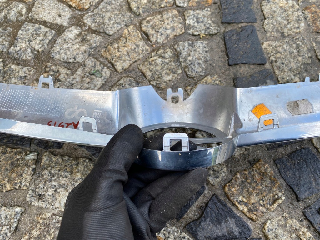 Opel astra iv j рестайлинг  молдинг хром решётка радиатора перед 13368852 13368660 оригинал Цена