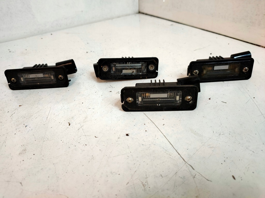 фото №1, Лампа номерного знака реєстраційний vw audi 3d0943021a