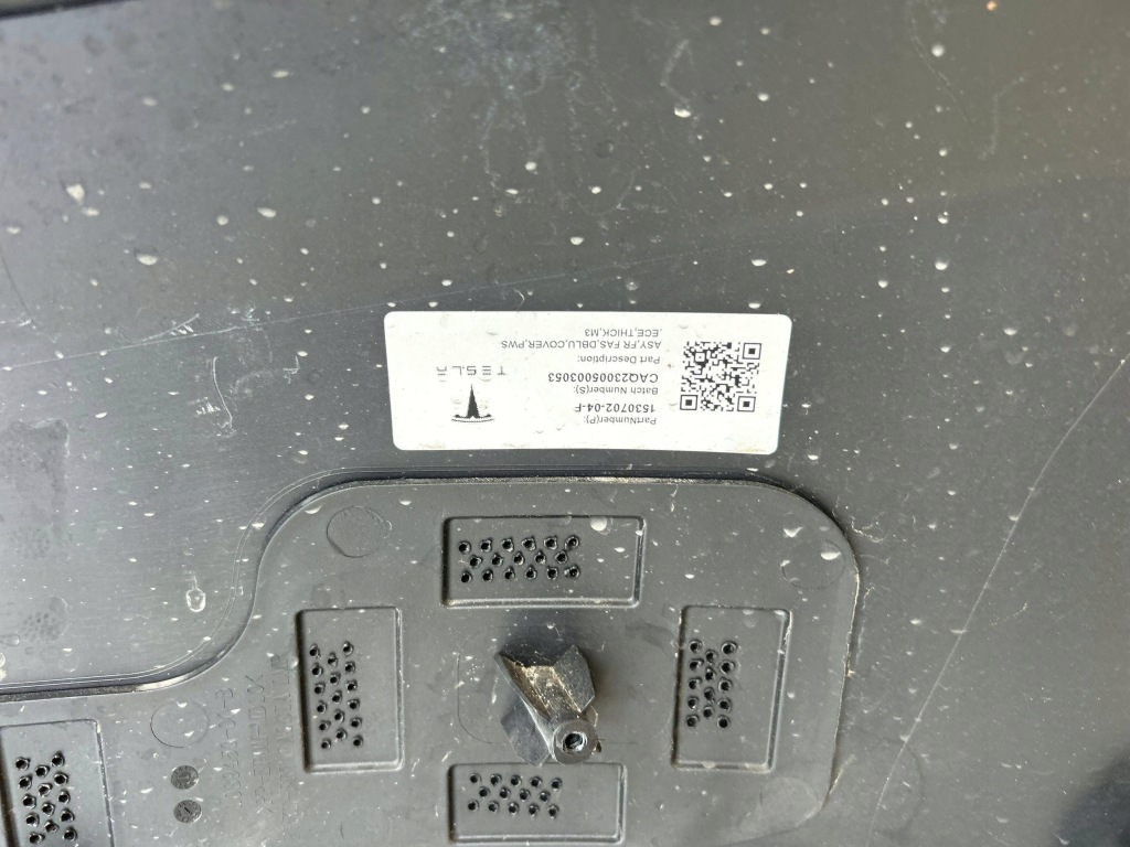 Tesla model 3 бампер перед bez pdc 1530702-04-f оригинал с Разборки