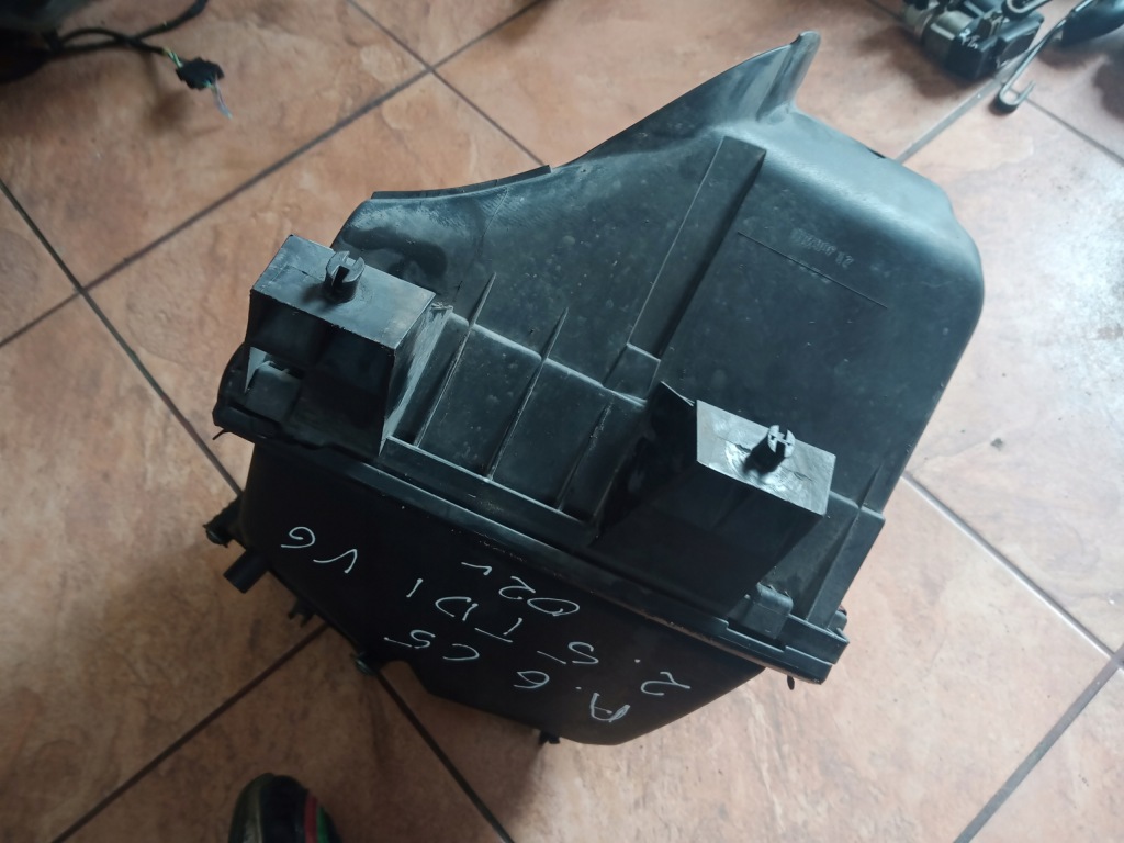 фото №1, Audi a6 c5 2.5tdi 02' корпус фильтра 4b0133835