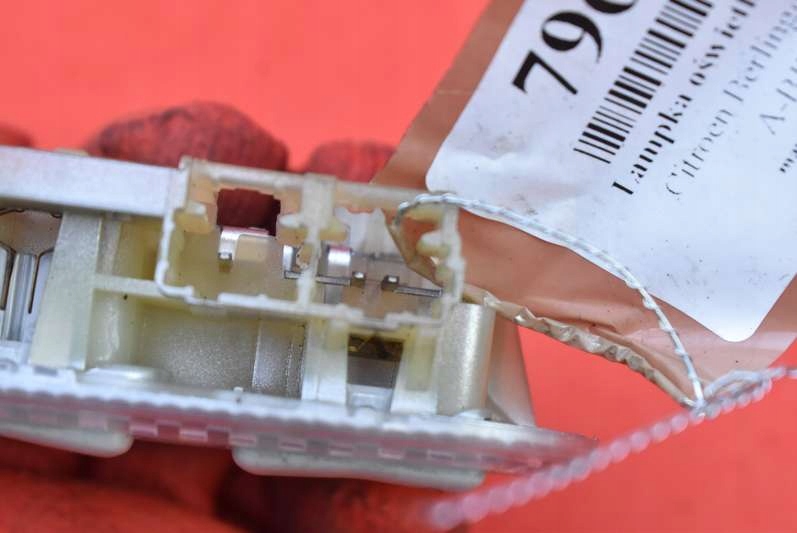 фото №7, Лампа освітлення салону перед 9680713880 citroen berlingo 2 ii 08-12