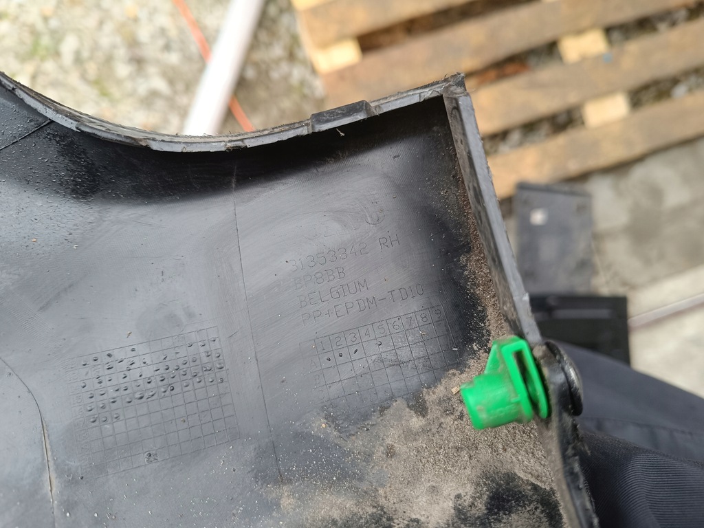 фото №10, Решётка правый перед volvo v40 cross country 31353342