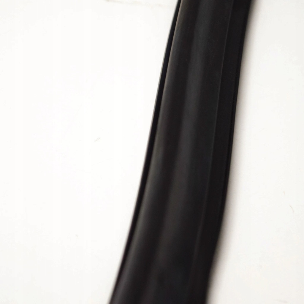 Bmw 1502 правий vent window gasket ущільнювач 51367441113 7441113 oem Зі Шроту