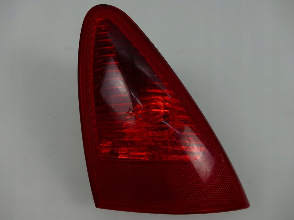 фото №1, Alfa romeo 147 5d лампа правий задня права задня