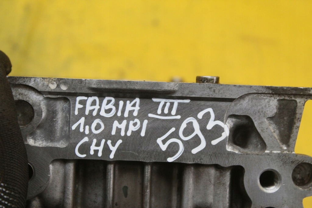фото №16, Блок двигуна fabia iii 1.0 mpi chy 04c103023