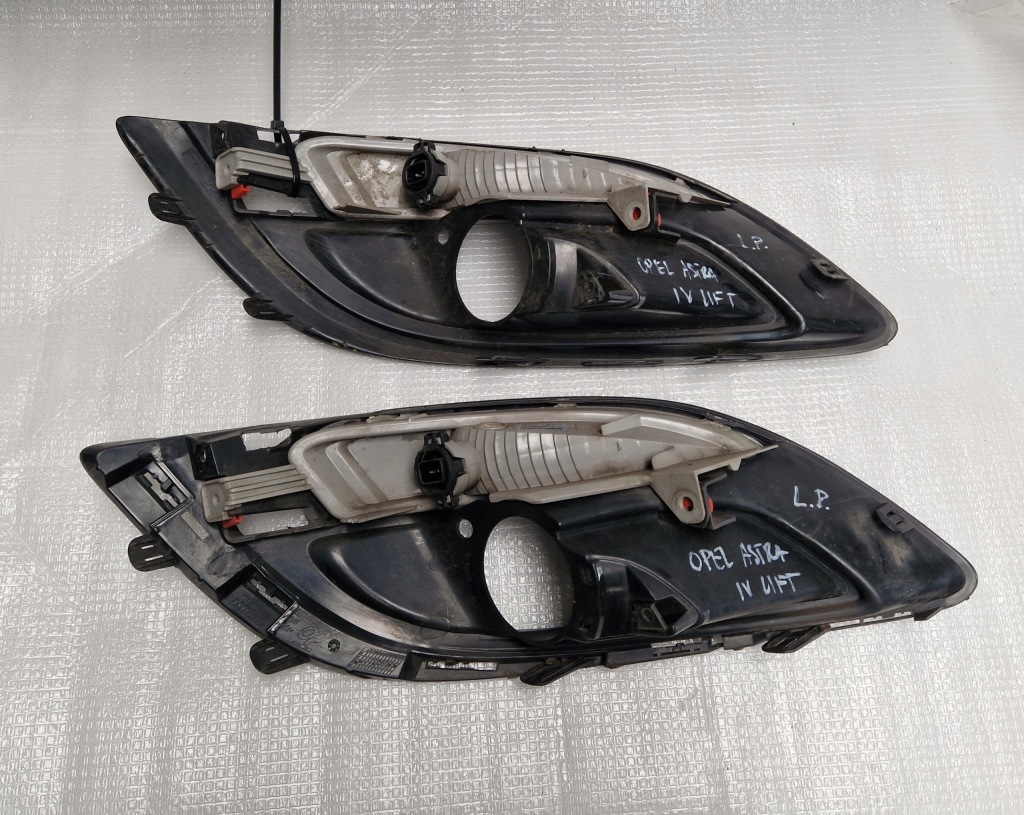 Решётка бампера + поворотник левое  перед astra iv astra j рестайлинг  13368708 с Разборки