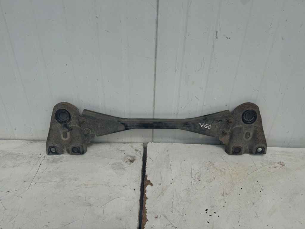 фото №1, Балка кронштейн подрамник перед volvo v60 s60 ii 30699889 - wawa