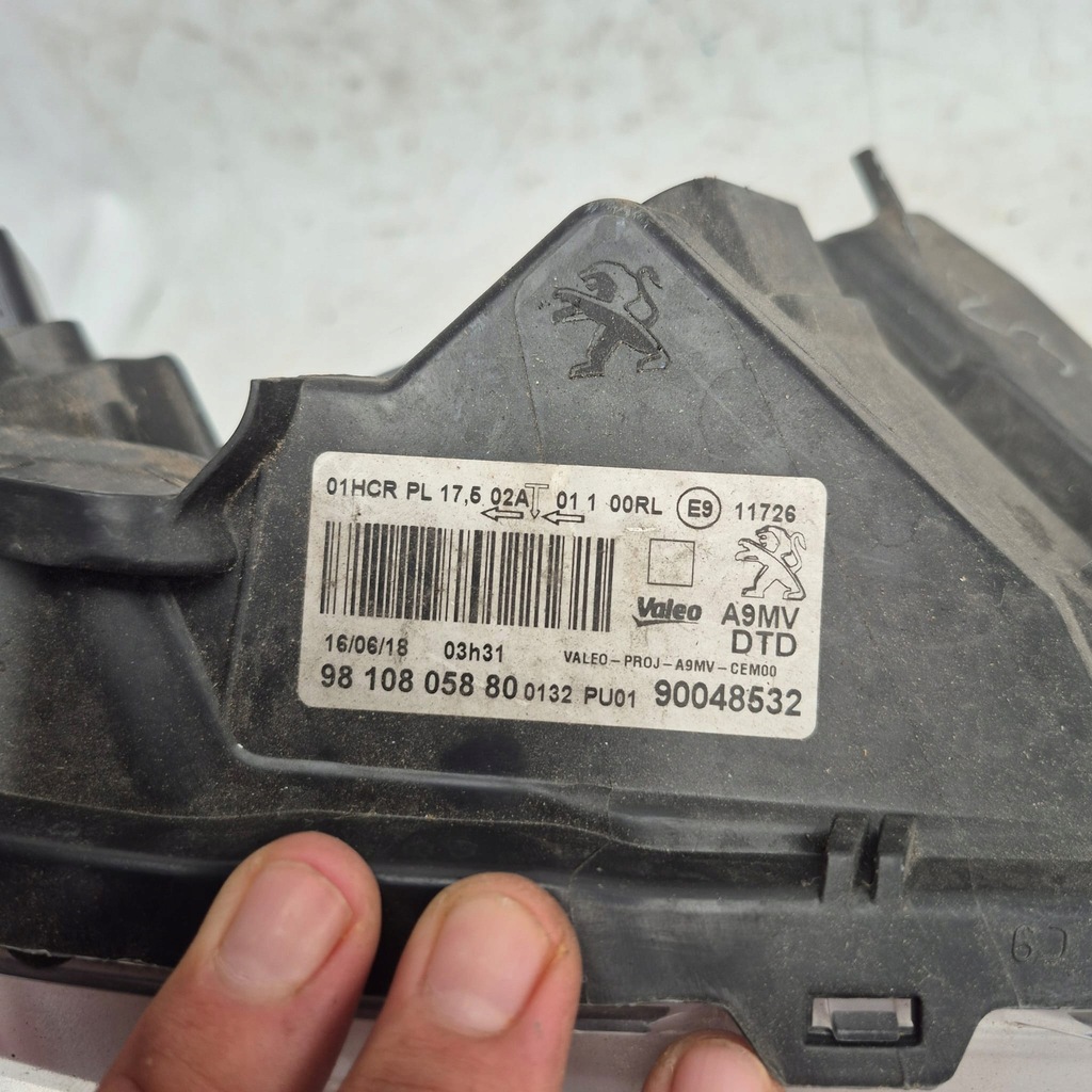 фото №7, Peugeot 208 i lift 15- лампа правая перед передняя 9810805880