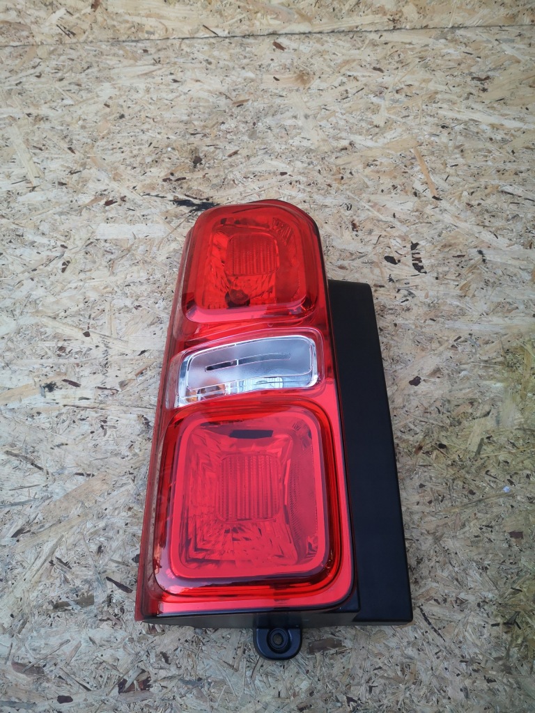 фото №1, Peugeot expert jumpy proace лампа левый задняя 9808243182