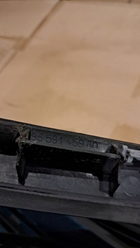 фото №10, Citroen оригинальный номер 9659145980 молдинг передней стекло