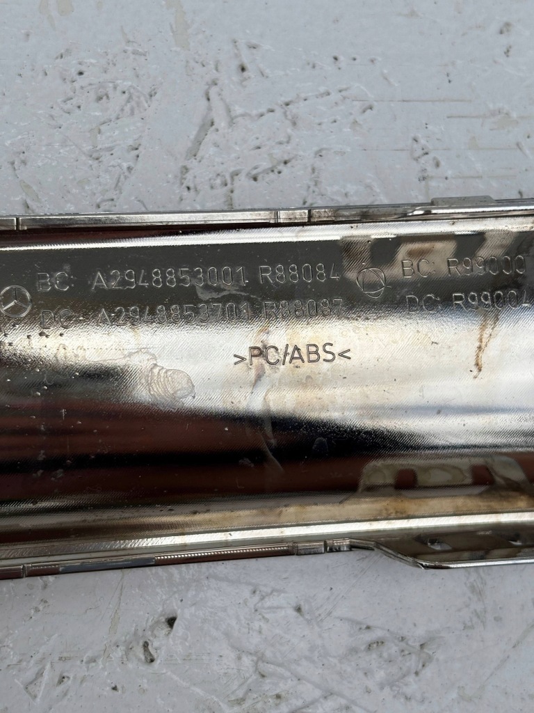 фото №9, Mercedes-benz eqe x294 2022 молдинг бампера заднього a2948853001