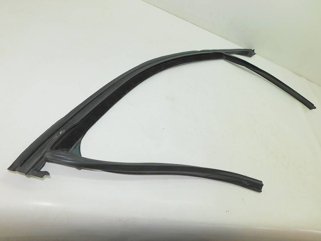 фото №7, Bmw x6 f16 m50d прокладка рамка дверь правая перед