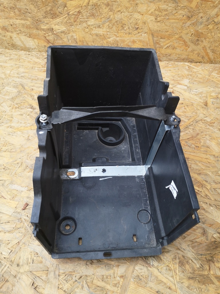 фото №1, Ford kuga mk2 корпус аккумулятор