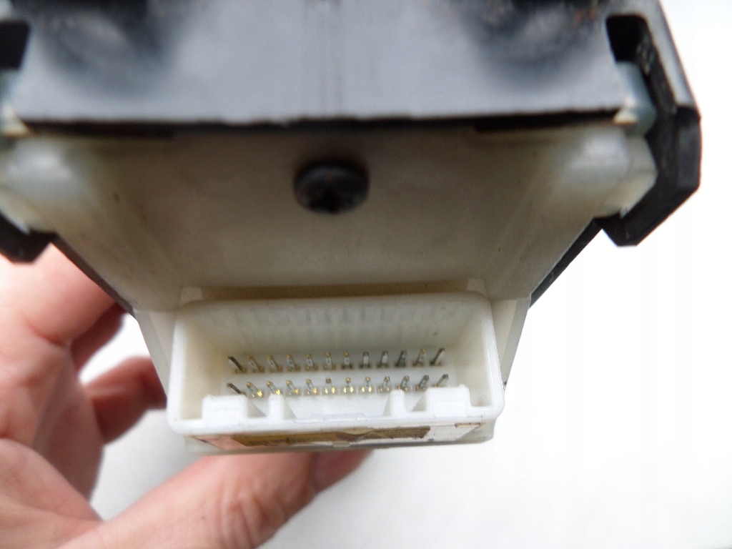 фото №9, Панель керування вікон лівий перед водія двері toyota avensis eu europa