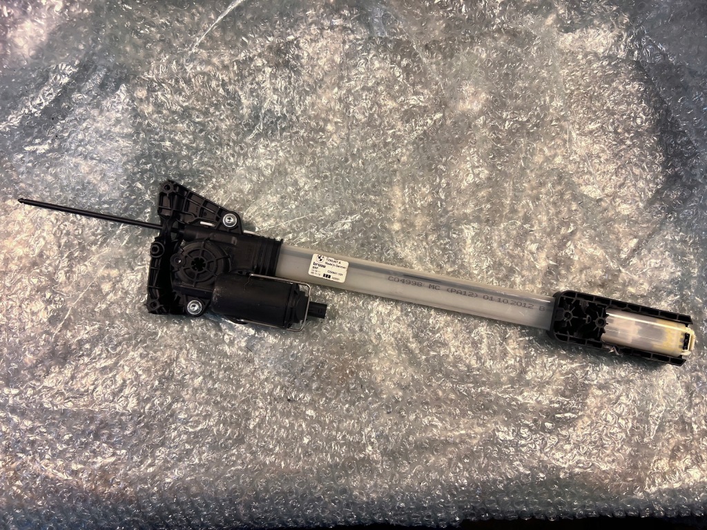 Купить Bmw f06 подъемник шторка левый задний  7292007