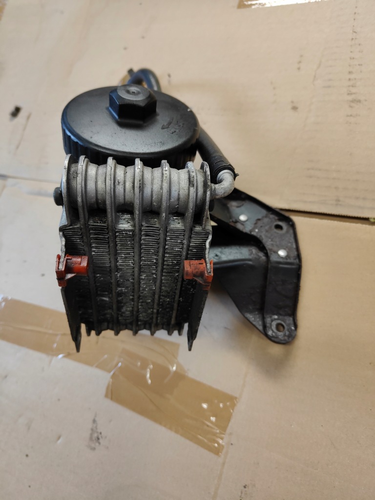 Bmw seria 3 e46 2.0d корпус фільтра пального з радіатор 2247411 Недорого