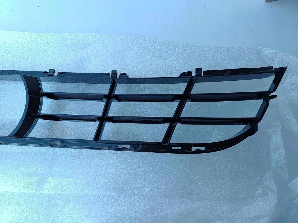 Bmw 5 g30 g31 lci рестайлинг  решётка решётка  бампера средняя новая оригинальный номер 3283 Недорого