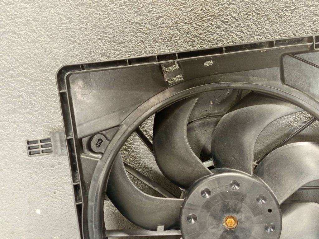 Renault оригінальний номер 214815872r master 3 вентилятори радіатор Ціна