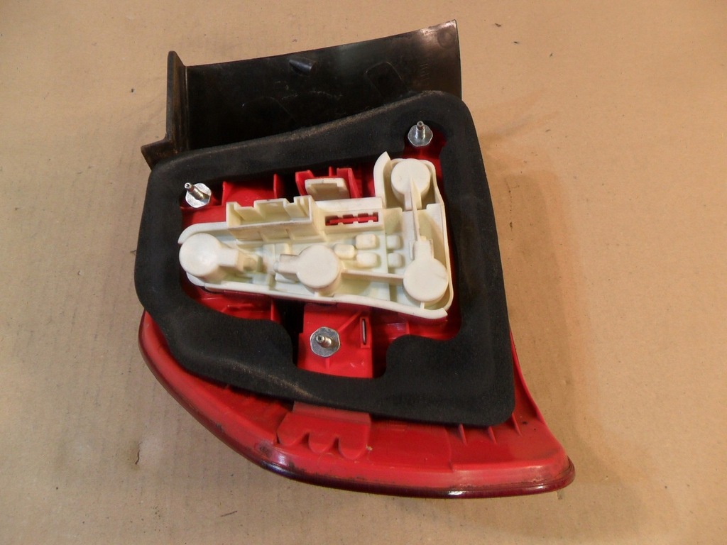 фото №13, Bmw 3 e90 sedan 6937458 led лампа права задня задня