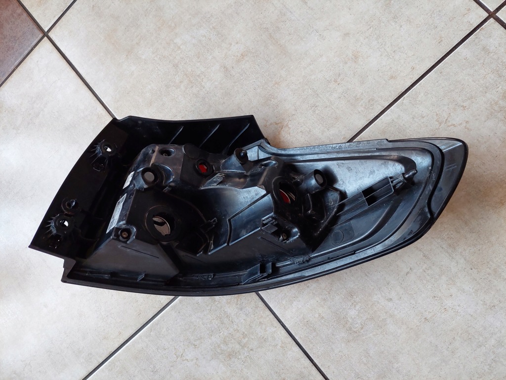 фото №6, Левая лампа - задняя --- opel zafira c