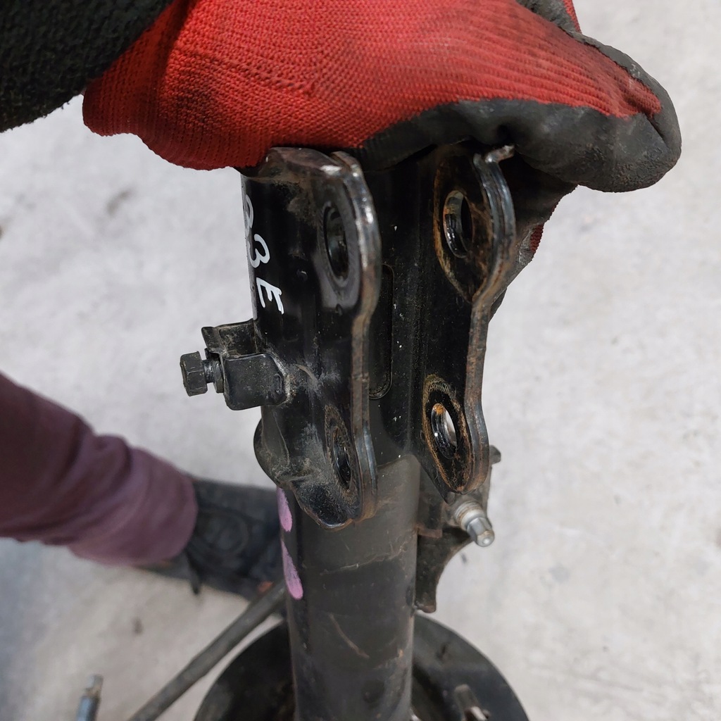 фото №6, Hyundai ix35 1,7 амортизатор пружина левый перед с nowego автомобиля 54650-2y610