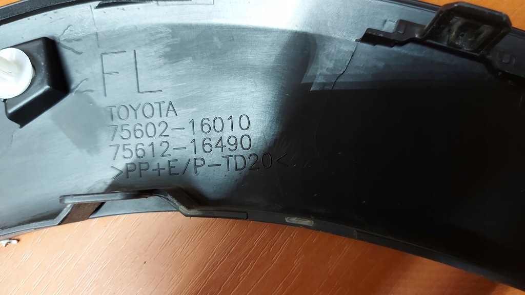 фото №16, Молдинг накладка крыла левая левый перед toyota corolla cross 22-