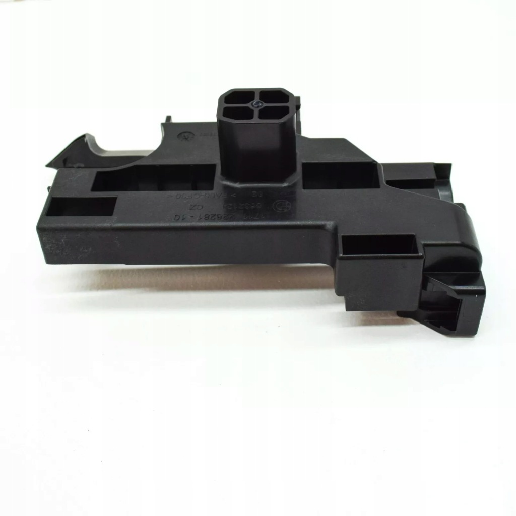 фото №9, Bmw 5 g30 нижний правый кронштейн радиатора 17118632124 8632124 oem