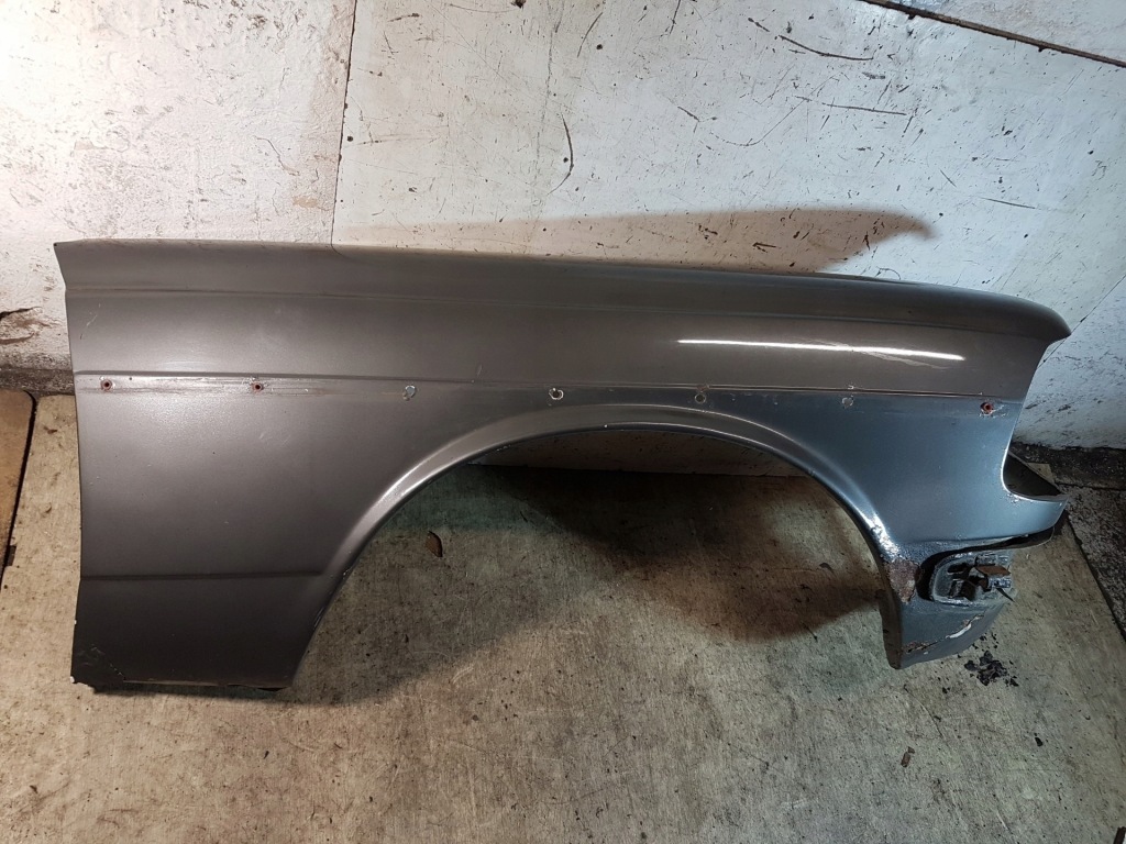 Купить Крыло  правый  перед mercedes w123