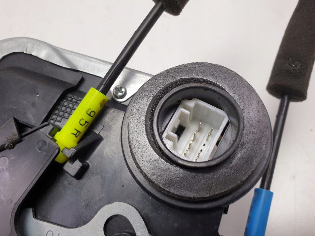 фото №11, Toyota land cruiser 150 замок дверь левый задняя