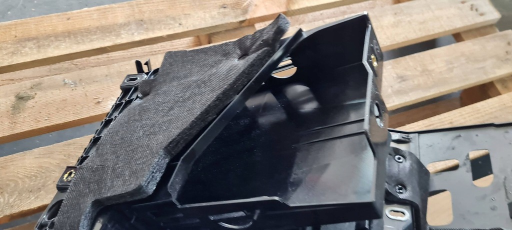 фото №10, Q3 83a бардачок пасажира usa чорний 22r 83a880842d 4pk