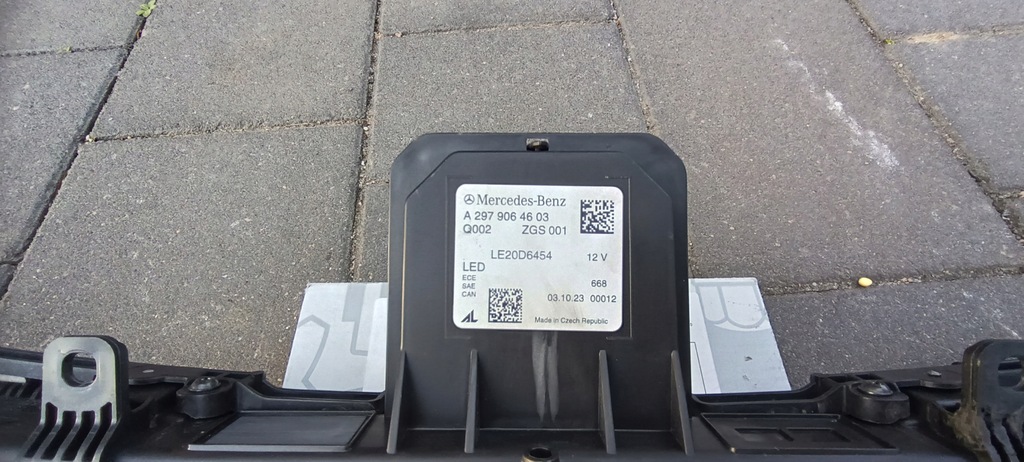 фото №10, Mercedes eqs w297 swiaatło центральный средний накладка led całe