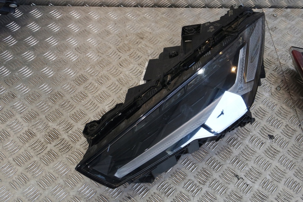 фото №1, Левая лампа перед lamborghini urus 4ml941035c