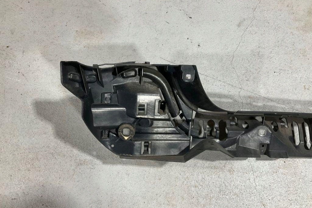 фото №12, Правый направляющая заднего бампера bmw 7 f01, f02 7183883 4.4l бензиновый 2010