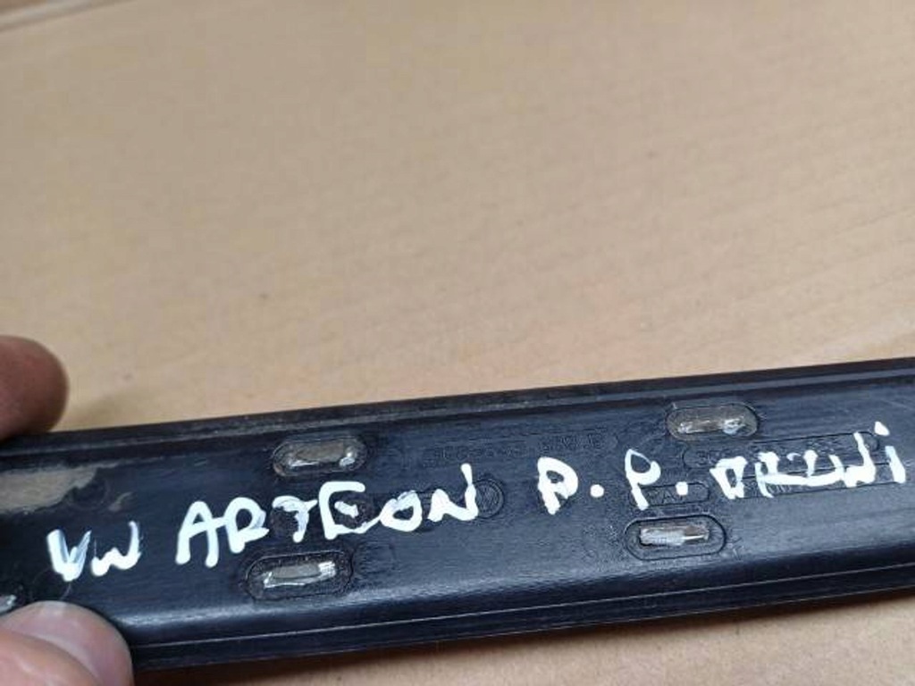 фото №6, M28 vw arteon молдинг эмблема значок дверь правая перед 3g8853688b