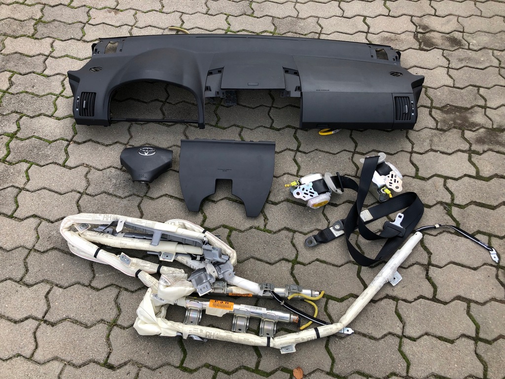 фото №1, Corolla verso ii консоль приборная панель приборная панель подушка