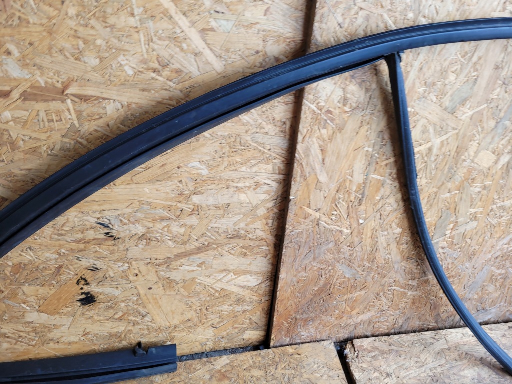 фото №3, Прокладка двері правий перед renault clio v 803306673r