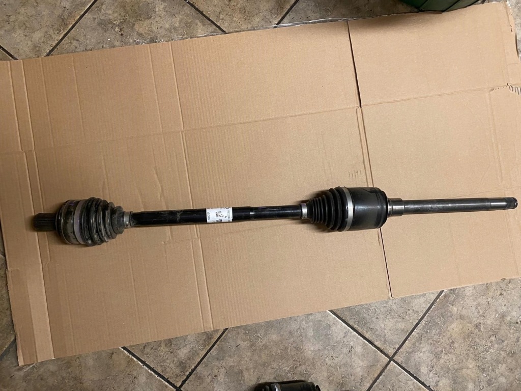 Купити Привідний вал передня права mercedes gle 167 2023 rok a1673308601