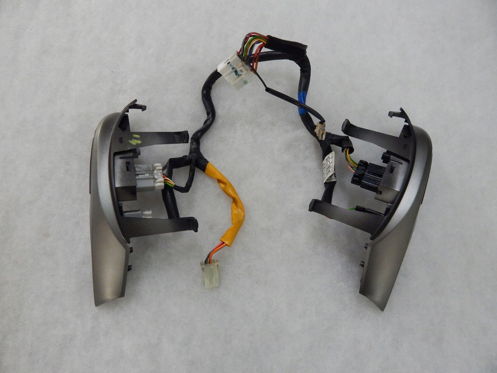 фото №8, Hyundai i30 ii - круиз-контроль мультифункция кнопки руля с подогревом