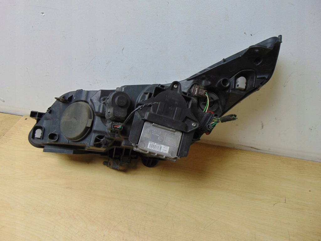 фото №11, Лампа права перед citroen c4 europa bi ксенон