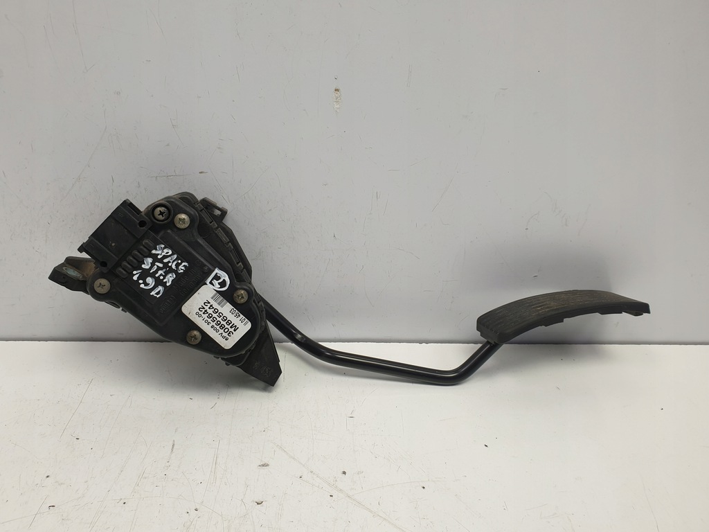 фото №1, Mitsubishi space star 1.9 di-d педаль газу m865642