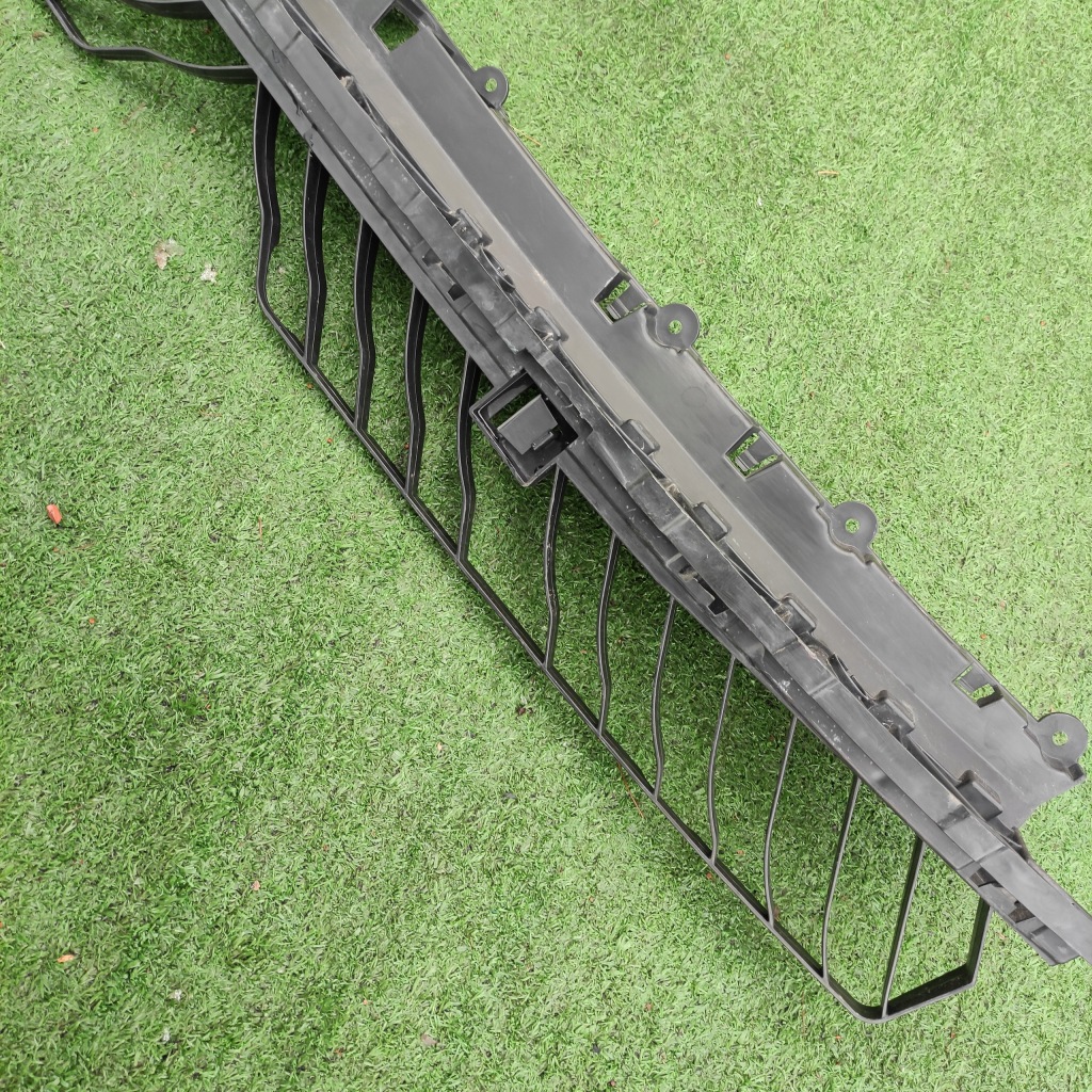 фото №4, Volkswagen оригинальный номер 2ga807863a направляющая кронштейн бампера