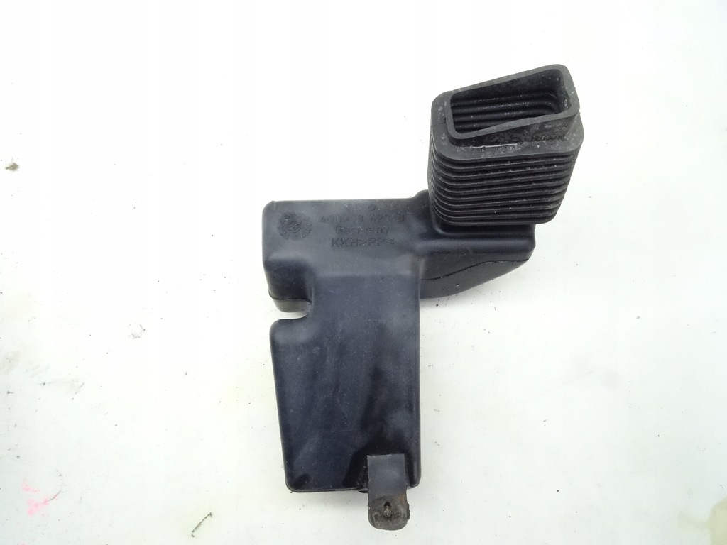 фото №1, Audi a8 d2 труба воздухозаборник генератора 4d0903423b