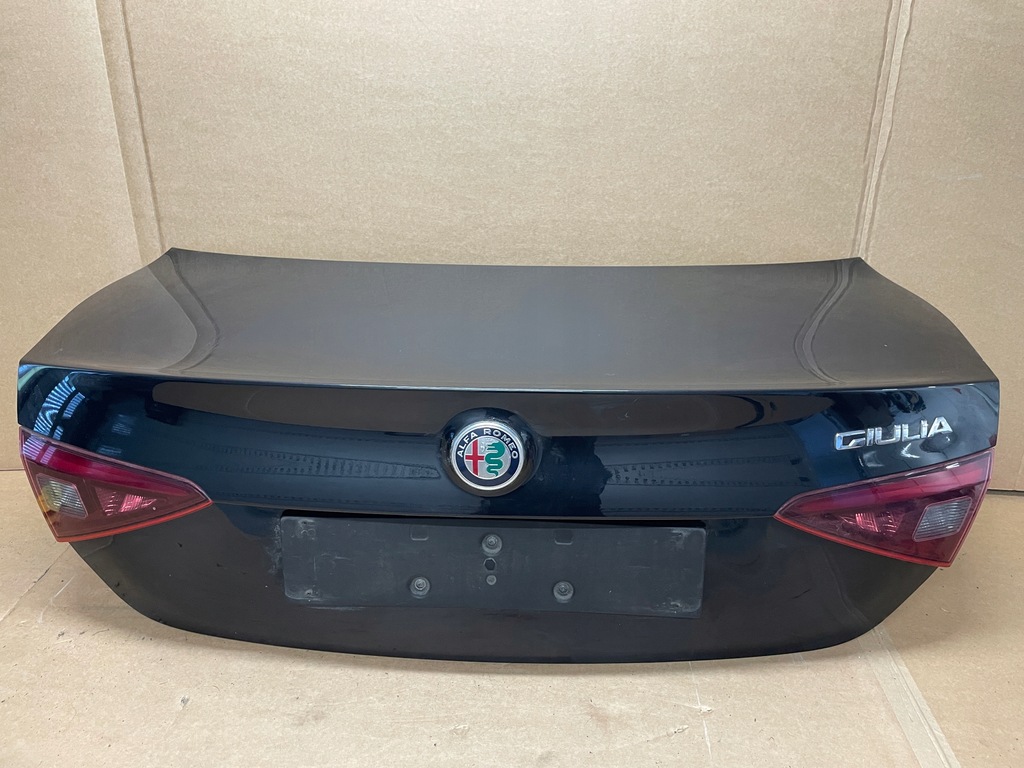 фото №1, Alfa romeo giulia цвет 408 крышка багажника idealna