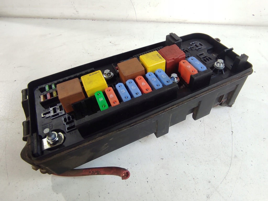 фото №1, Коробка запобіжників opel оригінальний номер 13144708