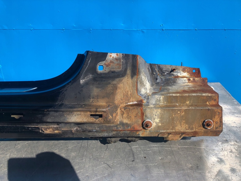 фото №8, Mercedes w213 kombi правий поріг блок двигуна 040