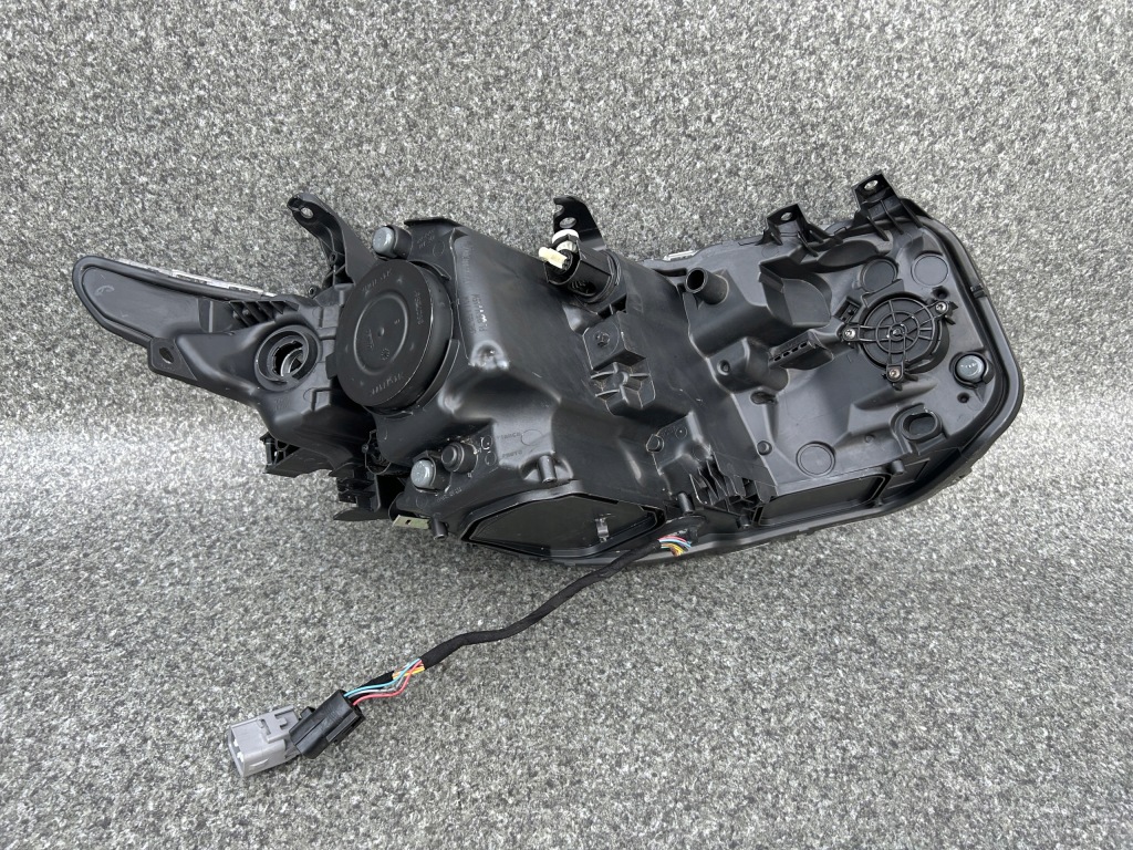 Купити Фара ліва передня toyota auris 2 2 full led рестайлінг  81150-02k60