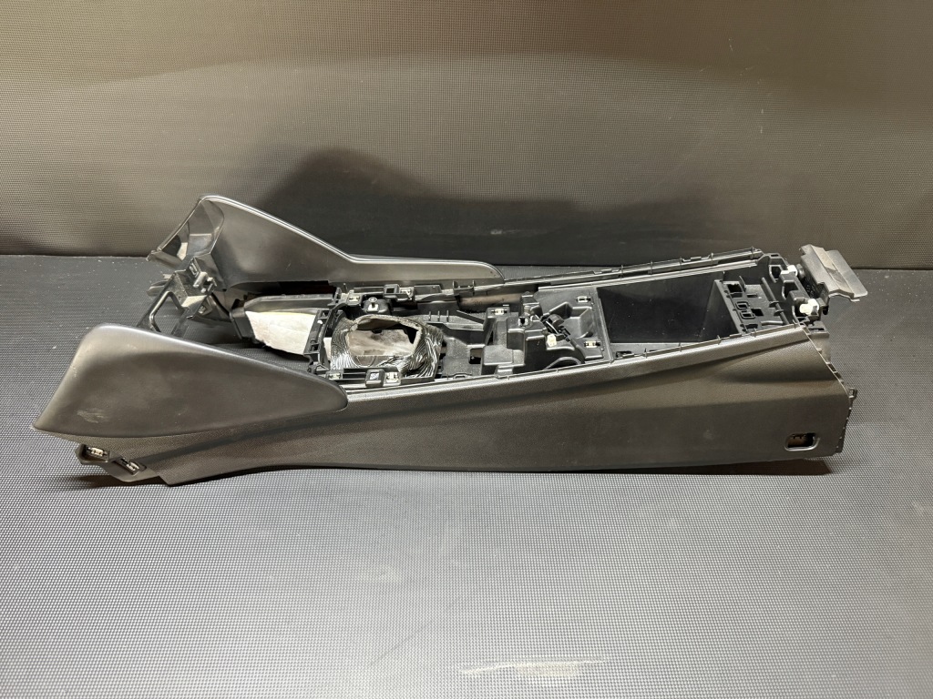 фото №1, Підлокітник alfa romeo giulia quadrifoglio 156121183